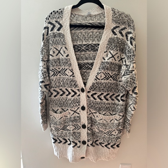 Ecote Sweaters - Urban Outfitters Ecote Black/White Textured Long Oversized Cardigan Size MEDIUM